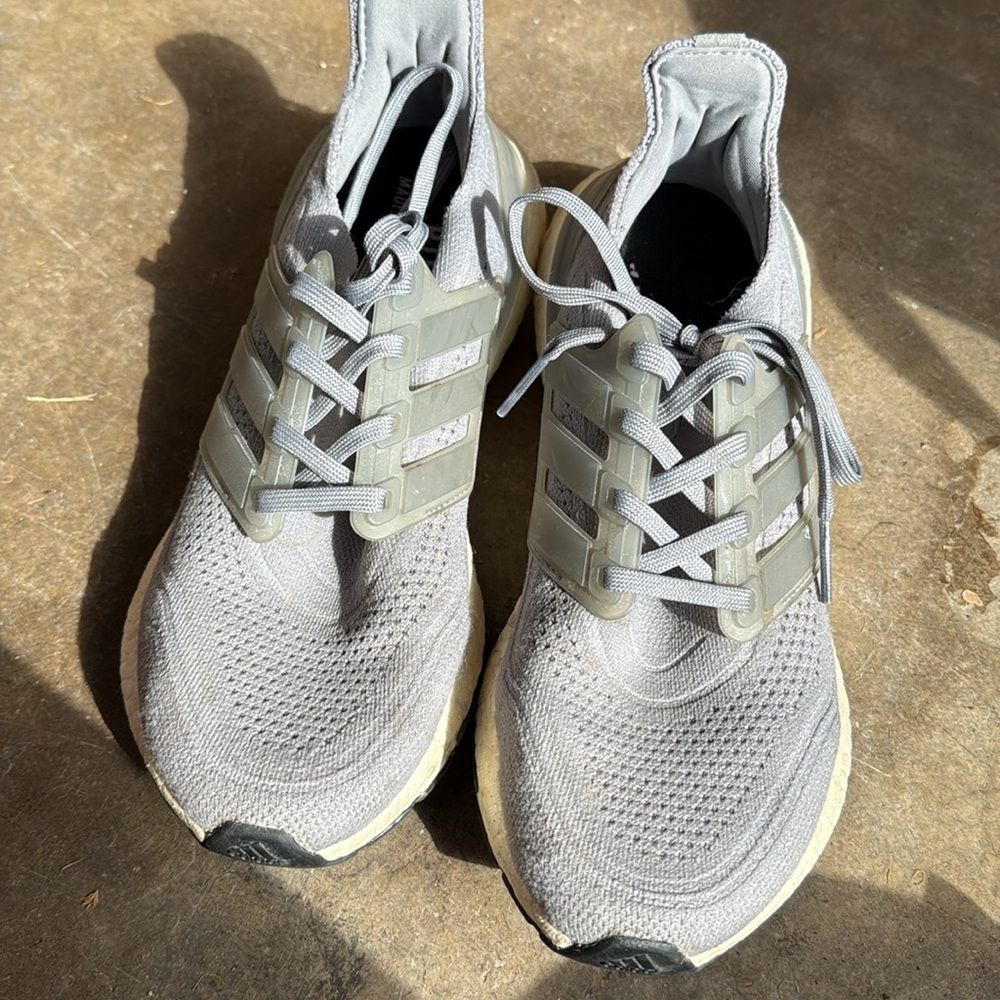 Adidas Ultra Boost - Picture 2 of 3